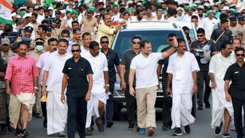ഭാരത് ജോഡോ യാത്രയിൽ വെള്ളമെത്തിക്കാൻ വൈകി; കൊല്ലത്ത് രണ്ട് ഉദ്യോഗസ്ഥർക്ക് സസ്പെൻഷൻ ഭാരത് ജോഡോ യാത്രയിൽ വെള്ളമെത്തിക്കാൻ വൈകി; കൊല്ലത്ത് രണ്ട് ഉദ്യോഗസ്ഥർക്ക് സസ്പെൻഷൻ
