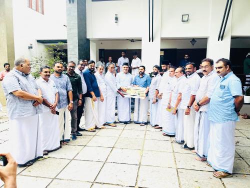 കെഎംസിസി ബഹ്റൈൻ കോഴിക്കോട് ജില്ലാ കമ്മിറ്റി സഹായ ധനം കൈമാറി കെഎംസിസി ബഹ്റൈൻ കോഴിക്കോട് ജില്ലാ കമ്മിറ്റി സഹായ ധനം കൈമാറി