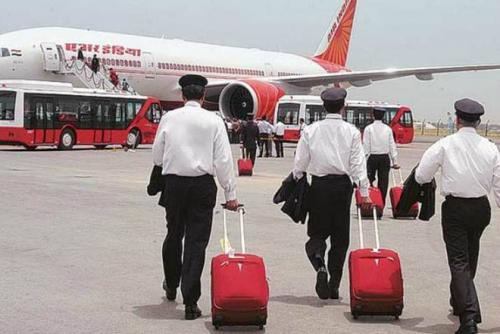 കോ​വി​ഡ് വാ​ക്സി​ൻ ന​ൽ​കി​യി​ല്ലെ​ങ്കി​ൽ പ​ണി​മു​ട​ക്കു​മെ​ന്ന ഭീഷണിയുമായി എയർ ഇന്ത്യ പൈലറ്റുമാർ