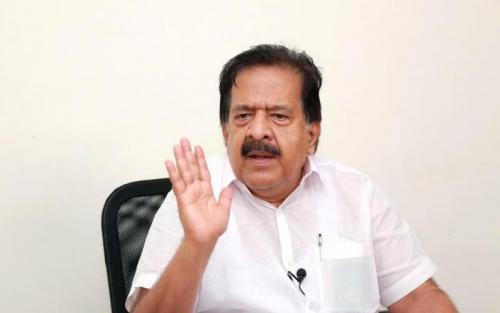വഴിയോര വിശ്രമ കേന്ദ്രത്തിന്റെ മറവില്‍ സര്‍ക്കാര്‍ ഭൂമി തട്ടിയെടുക്കാന്‍ ശ്രമം'; പിന്മാറണമെന്ന് രമേശ് ചെന്നിത്തല