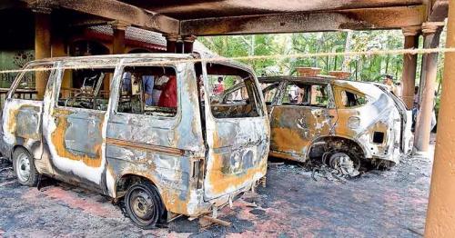 സന്ദീപാനന്ദഗിരിയുടെ ഹോംസ്റ്റേ തീപിടുത്തം ; വഴിതിരിവായി സാക്ഷിയുടെ മൊഴി മാറ്റം സന്ദീപാനന്ദഗിരിയുടെ ഹോംസ്റ്റേ തീപിടുത്തം ; വഴിതിരിവായി സാക്ഷിയുടെ മൊഴി മാറ്റം