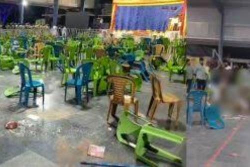കാലിക്കറ്റ് സർവകലാശാല ഡി സോൺ കലോത്സവത്തിനിടെ കെഎസ്യു-എസ്എഫ്ഐ പ്രവർത്തകർ തമ്മിൽ ഏറ്റുമുട്ടി കാലിക്കറ്റ് സർവകലാശാല ഡി സോൺ കലോത്സവത്തിനിടെ കെഎസ്യു-എസ്എഫ്ഐ പ്രവർത്തകർ തമ്മിൽ ഏറ്റുമുട്ടി