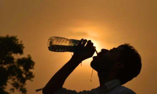 കൊടും ചൂട്: കേരളത്തിൽ മേയ് ആറ് വരെ വിദ്യാഭാസ സ്ഥാപനങ്ങള് അടച്ചിടാന് നിര്ദേശം കൊടും ചൂട്: കേരളത്തിൽ മേയ് ആറ് വരെ വിദ്യാഭാസ സ്ഥാപനങ്ങള് അടച്ചിടാന് നിര്ദേശം