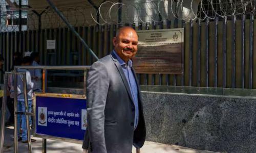 ആംആദ്മിക്ക് വീണ്ടും തിരിച്ചടി ; കെജ്രിവാളിൻ്റെ പിഎയെ പുറത്താക്കി വിജിലന്സ് ആംആദ്മിക്ക് വീണ്ടും തിരിച്ചടി ; കെജ്രിവാളിൻ്റെ പിഎയെ പുറത്താക്കി വിജിലന്സ്