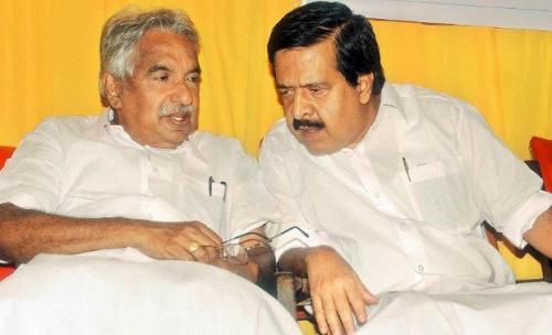ഡിസിസി പട്ടിക; തുറന്നടിച്ച് ഉമ്മന് ചാണ്ടിയും ചെന്നിത്തലയും ഡിസിസി പട്ടിക; തുറന്നടിച്ച് ഉമ്മന് ചാണ്ടിയും ചെന്നിത്തലയും