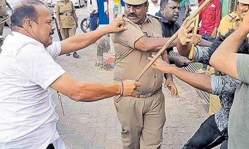 യൂത്ത് കോൺഗ്രസ് പ്രവര്ത്തകരെ തല്ലിയ കേസ്; മർദനം മുഖ്യമന്ത്രിയുടെ ജീവൻ രക്ഷിക്കാനെന്ന് ഗൺമാൻമാർ യൂത്ത് കോൺഗ്രസ് പ്രവര്ത്തകരെ തല്ലിയ കേസ്; മർദനം മുഖ്യമന്ത്രിയുടെ ജീവൻ രക്ഷിക്കാനെന്ന് ഗൺമാൻമാർ
