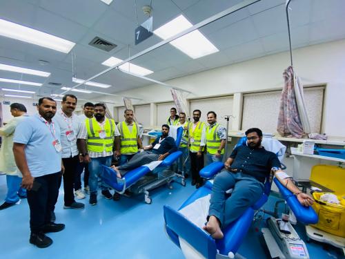 യുദ്ധകാലത്തെ അടിയന്തര രക്തശേഖരണം: ജീവരക്തം നൽകി പവിഴദ്വീപിന് തുണയായി കെഎംസിസി