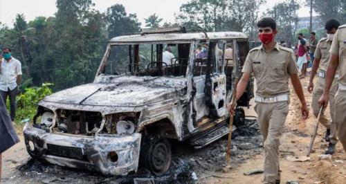 കിറ്റക്സ് പരിസരത്തെ അതിഥി തൊഴിലാളികളുടെ ആക്രമണം; 50 പേർ അറസ്റ്റിൽ കിറ്റക്സ് പരിസരത്തെ അതിഥി തൊഴിലാളികളുടെ ആക്രമണം; 50 പേർ അറസ്റ്റിൽ