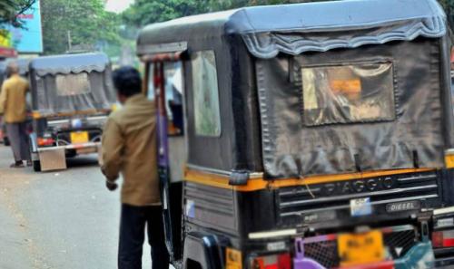 ആത്മഹത്യയ്ക്ക് ശ്രമിച്ച ഓട്ടോ ഡ്രൈവർ ഗുരുതരാവസ്ഥയിൽ: പത്ത് സിപിഎമ്മുകാര്ക്കെതിരെ കേസ് ആത്മഹത്യയ്ക്ക് ശ്രമിച്ച ഓട്ടോ ഡ്രൈവർ ഗുരുതരാവസ്ഥയിൽ: പത്ത് സിപിഎമ്മുകാര്ക്കെതിരെ കേസ്