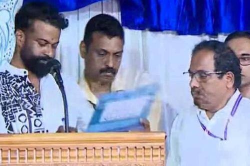 സംസ്ഥാനത്ത് ആദ്യം ; സുഗതന്‍റെ സത്യപ്രതിജ്ഞ വിയ്യൂർ സെൻട്രൽ ജയിലിൽ പൂർത്തിയായി