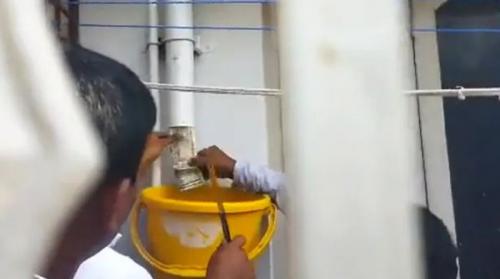 പിഡബ്ല്യൂഡി ഉദ്യോഗസ്ഥന്റെ വീട്ടിലെ പൈപ്പിൽ നിന്ന് 25 ലക്ഷം രൂപ പിടികൂടി പിഡബ്ല്യൂഡി ഉദ്യോഗസ്ഥന്റെ വീട്ടിലെ പൈപ്പിൽ നിന്ന് 25 ലക്ഷം രൂപ പിടികൂടി