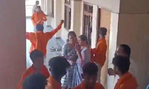 സ്കൂൾ ആക്രമിച്ച് വൈദികന്റെ നെറുകയിൽ കുങ്കുമം ചാർത്തി; മദർ തെരേസയുടെ രൂപം അടിച്ചു തകർത്തു സ്കൂൾ ആക്രമിച്ച് വൈദികന്റെ നെറുകയിൽ കുങ്കുമം ചാർത്തി; മദർ തെരേസയുടെ രൂപം അടിച്ചു തകർത്തു