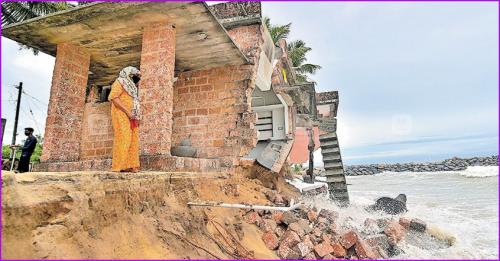കാസർഗോഡ് കടൽ ക്ഷോഭം; വീടുകൾ തകർന്നു കാസർഗോഡ് കടൽ ക്ഷോഭം; വീടുകൾ തകർന്നു