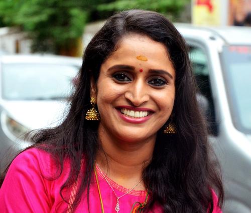 പ്രതികളെ വെടിവെച്ചു കൊന്ന പൊലീസിന് അഭിനന്ദനവുമായി നടി സുരഭി ലക്ഷ്‍മി