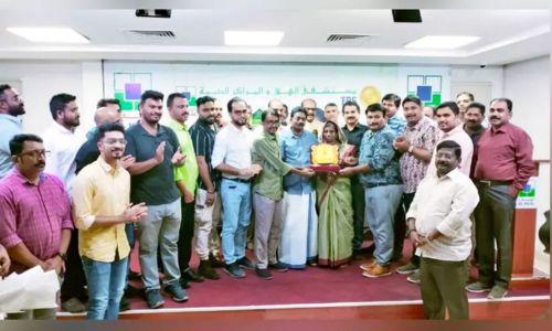 ആടുജീവിതത്തിലെ യഥാർഥ നായകൻ നജീബിനെ പടവ് കുടുംബവേദി ആദരിച്ചു ആടുജീവിതത്തിലെ യഥാർഥ നായകൻ നജീബിനെ പടവ് കുടുംബവേദി ആദരിച്ചു