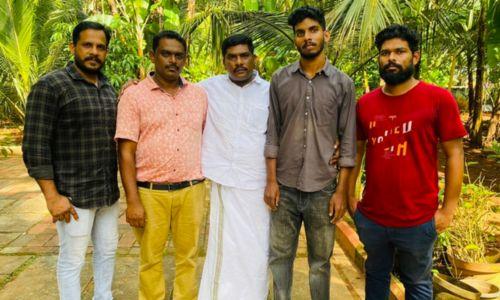 അര്ജുന്റെ വീട്ടിലെത്തി പരിഭവങ്ങൾ തീർത്ത് മനാഫ് അര്ജുന്റെ വീട്ടിലെത്തി പരിഭവങ്ങൾ തീർത്ത് മനാഫ്