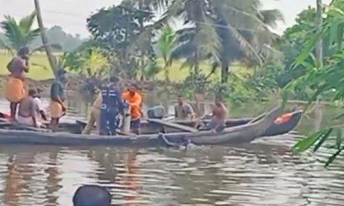 സര്വീസ് ബോട്ട് വള്ളത്തിലിടിച്ച് ഒഴുക്കില്പ്പെട്ട ഏഴാം ക്ലാസ് വിദ്യാര്ത്ഥിനി മരിച്ചു സര്വീസ് ബോട്ട് വള്ളത്തിലിടിച്ച് ഒഴുക്കില്പ്പെട്ട ഏഴാം ക്ലാസ് വിദ്യാര്ത്ഥിനി മരിച്ചു