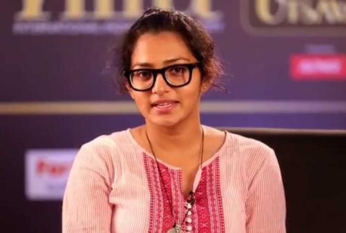 നടി പാർവ്വതി തിരുവോത്ത് സംവിധായികയാകുന്നു