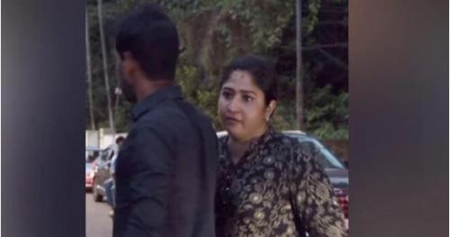 മദ്യലഹരിയിൽ കാർ ഓടിച്ച് നിരവധി വാഹനങ്ങൾ ഇടിച്ച് തെറിപ്പിച്ച സിനിമാ−സീരിയൽ നടിയും സുഹൃത്തും കസ്റ്റഡിയിൽ മദ്യലഹരിയിൽ കാർ ഓടിച്ച് നിരവധി വാഹനങ്ങൾ ഇടിച്ച് തെറിപ്പിച്ച സിനിമാ−സീരിയൽ നടിയും സുഹൃത്തും കസ്റ്റഡിയിൽ
