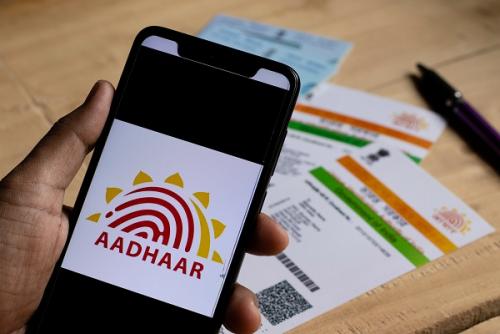 ആധാർ കാർഡ് കേടുപാടില്ലാതെ സൂക്ഷിക്കണം: നിർദേശവുമായി യുഐഡിഎഐ ആധാർ കാർഡ് കേടുപാടില്ലാതെ സൂക്ഷിക്കണം: നിർദേശവുമായി യുഐഡിഎഐ