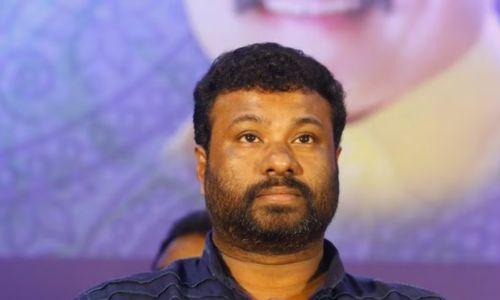 കലാഭവൻ മണിയുടെ സ്മാരകം പ്രഖ്യാപനമായി ഒതുങ്ങി; പ്രത്യക്ഷ സമരത്തിനിറങ്ങുമെന്ന് കുടുംബം കലാഭവൻ മണിയുടെ സ്മാരകം പ്രഖ്യാപനമായി ഒതുങ്ങി; പ്രത്യക്ഷ സമരത്തിനിറങ്ങുമെന്ന് കുടുംബം