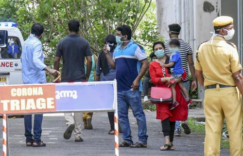 തിരുവനന്തപുരത്ത് കൊവിഡ് രോഗികൾക്ക് വീട്ടിൽ ചികിത്സ അനുവദിച്ച് ഉത്തരവിറക്കി തിരുവനന്തപുരത്ത് കൊവിഡ് രോഗികൾക്ക് വീട്ടിൽ ചികിത്സ അനുവദിച്ച് ഉത്തരവിറക്കി