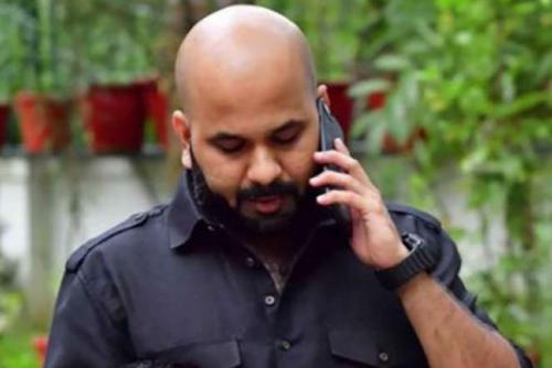 ബിനോയ് കോടിയേരി ഒളിവിൽ, യുവതിക്കൊപ്പം കഴിഞ്ഞതിന് തെളിവ്