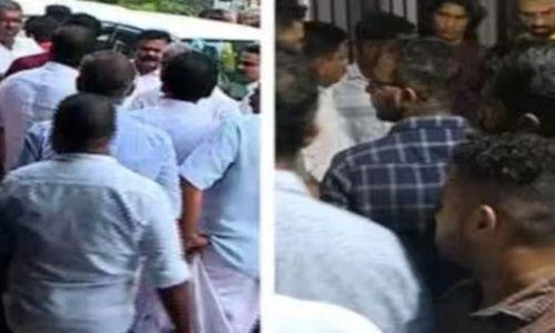 കെ​എ​സ്‌​യു പ്ര​വ​ര്‍​ത്ത​ക​രെ എം​എ​ല്‍​എ​മാ​ര്‍ മോ​ചി​പ്പി​ച്ച സം​ഭ​വം; ര​ണ്ട് പോ​ലീ​സു​കാ​ര്‍​ക്ക് സ​സ്‌​പെ​ന്‍​ഷ​ന്‍ 
